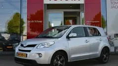 Grijs, metallic lak Gebruikt 2010 Toyota Urban Cruiser SUV | € 8.999 (Eerlijke prijs)