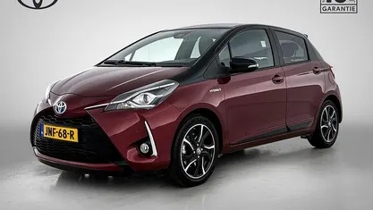 Rood Occasion 2019 Toyota Yaris Hybrid Hatchback | € 18.945 (Eerlijke prijs)