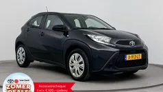 Zwart Gebruikt 2024 Toyota Aygo Play Hatchback | € 19.999 (Eerlijke prijs)