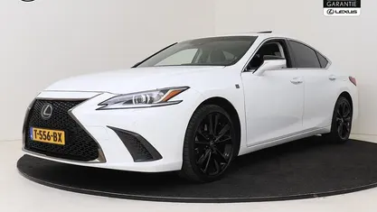 Wit Gebruikt 2023 Lexus ES300H Sport Design Packet Sedan | € 39.950 (Super prijs)