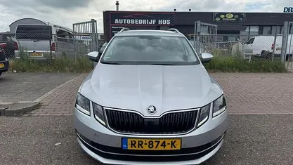 Grijs Gebruikt 2018 Skoda Octavia Stationwagen | € 8.450 (Eerlijke prijs)