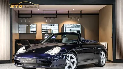 Blauw, metallic lak Gebruikt 2003 Porsche 911 Carrera Cabriolet Cabriolet | € 39.000 (Eerlijke prijs)