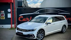 Wit / oryx white, oryx white, titanium bl Gebruikt 2020 VW Passat GTE Stationwagen | € 25.950 (Eerlijke prijs)