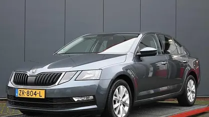 Grijs (metallic) Gebruikt 2019 Skoda Octavia Business Line Hatchback | € 12.750 (Goede deal)