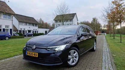 Gebruikt 2022 VW Golf VIII R-line Stationwagen | € 24.750 (Eerlijke prijs)