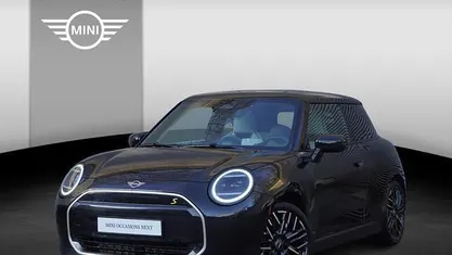 Zwart Occasion 2024 Mini Cooper SE Favoured Hatchback | € 32.950 (Eerlijke prijs)