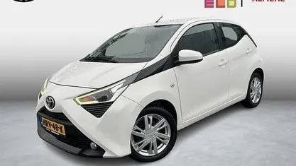 Gebruikt 2020 Toyota Aygo X-play Hatchback | € 9.999 (Eerlijke prijs)