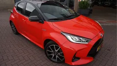 Rood Gebruikt 2020 Toyota Yaris Hybrid Edition Hatchback | € 22.285 (Eerlijke prijs)