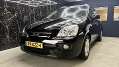 Zwart Gebruikt 2009 Kia Carens MPV | € 3.850 (Eerlijke prijs)