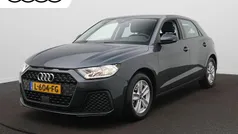 Grijs, metallic lak Gebruikt 2021 Audi A1 Sportback Proline Hatchback | € 18.900 (Goede deal)