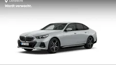 Grijs Gebruikt 2025 BMW 550e M Sport Sedan | € 84.895 (Super prijs)