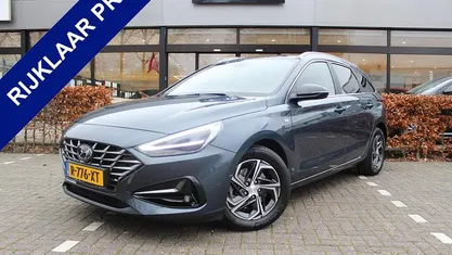 Blauw Occasion 2023 Hyundai i30 Premium Stationwagen | € 24.950 (Eerlijke prijs)