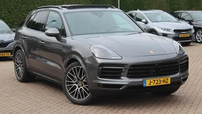 Grijs Gebruikt 2020 Porsche Cayenne SUV | € 59.950 (Eerlijke prijs)