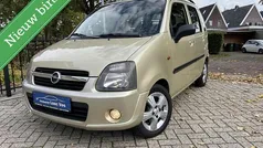 Gebruikt 2004 Opel Agila Hatchback | € 999 (Eerlijke prijs)
