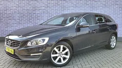 Gebruikt 2014 Volvo V60 Momentum Stationwagen | € 17.694 (Eerlijke prijs)