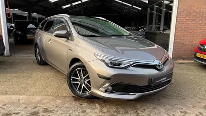 Bruin Gebruikt 2015 Toyota Auris Hybrid Stationwagen | € 15.950 (Eerlijke prijs)
