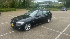 Zwart, metallic lak Gebruikt 2012 BMW 320 Luxury Line Stationwagen | € 4.700 (Goede deal)