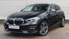 Zwart Gebruikt 2023 BMW 118 Sport Line Hatchback | € 26.950 (Goede deal)