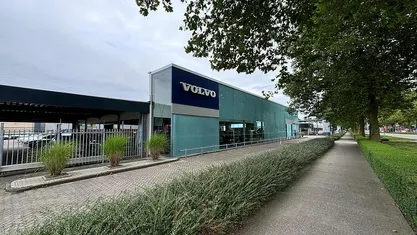 Grijs Occasion 2025 Volvo XC40 Plus SUV | € 40.950 (Eerlijke prijs)