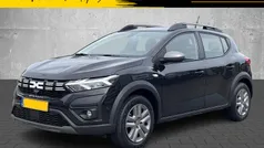 Zwart Gebruikt 2023 Dacia Sandero Comfort Hatchback | € 21.450 (Eerlijke prijs)