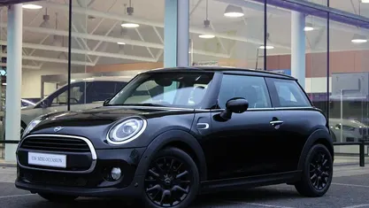 Zwart Gebruikt 2018 Mini Cooper Pepper Hatchback | € 18.950 (Eerlijke prijs)
