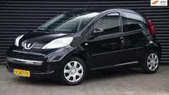 Zwart, metallic lak Gebruikt 2009 Peugeot 107 Hatchback | € 2.450 (Eerlijke prijs)