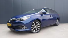 Blauw, metallic lak Gebruikt 2017 Toyota Auris Touring Sports Stationwagen | € 12.700 (Goede deal)