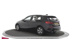 Zwart, metallic lak Gebruikt 2021 BMW 118 Hatchback | € 21.900 (Super prijs)