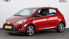 Rood Gebruikt 2017 Toyota Yaris Hybrid Executive Hatchback | € 14.445 (Eerlijke prijs)