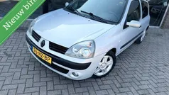 Grijs Gebruikt 2004 Renault Clio II Dynamique Hatchback | € 1.199 (Eerlijke prijs)