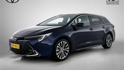 Blauw Occasion 2025 Toyota Corolla Hybrid Stationwagen | € 31.900 (Eerlijke prijs)