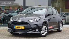 Zwart Gebruikt 2024 Toyota Yaris Hybrid Active Hatchback | € 22.450 (Eerlijke prijs)
