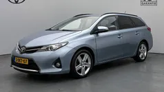 Blauw, metallic lak Gebruikt 2014 Toyota Auris Touring Sports Stationwagen | € 13.945 (Eerlijke prijs)