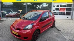 Rood Gebruikt 2010 Toyota Aygo Hatchback | € 4.450 (Eerlijke prijs)
