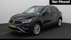 Zwart Gebruikt 2024 VW T-Roc Edition SUV | € 33.400 (Eerlijke prijs)