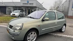 Gebruikt 2002 Renault Clio II Initiale Hatchback | € 1.499 (Eerlijke prijs)