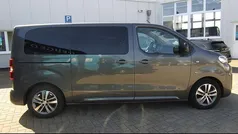 Grijs (metallic) Gebruikt 2022 Peugeot e-Traveller Business-Line MPV | € 44.770 (Eerlijke prijs)