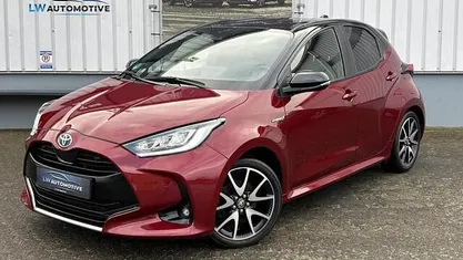 Occasion Toyota Yaris Executive 116 PK (85 kW) 2020 Rood Hatchback