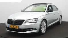 Grijs Gebruikt 2019 Skoda Superb Business Line Hatchback | € 27.900 (Eerlijke prijs)