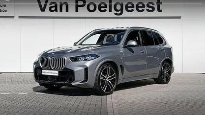 Skyscraper grey metallic (grijs metallic) Occasion 2024 BMW X5 Comfort Edition SUV | € 91.800 (Super prijs)