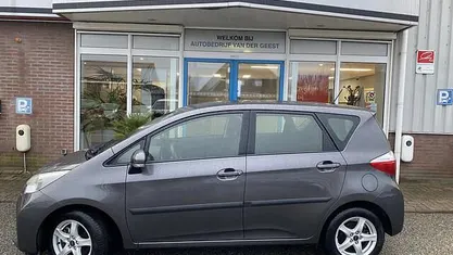 Grijs Occasion 2013 Toyota Verso-S MPV | € 9.945 (Eerlijke prijs)