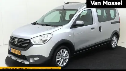 Grijs Gebruikt 2018 Dacia Dokker Stepway MPV | € 14.635 (Eerlijke prijs)