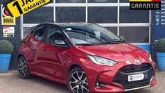 Rood Gebruikt 2022 Toyota Yaris Hybrid Executive Hatchback | € 23.450 (Eerlijke prijs)