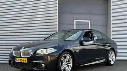 Zwart (metallic) Occasion 2015 BMW 528 Executive Sedan | € 17.999 (Eerlijke prijs)