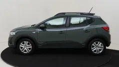 Grijs Gebruikt 2024 Dacia Sandero Essentiel Hatchback | € 20.425 (Eerlijke prijs)