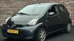 Grijs, metallic lak Gebruikt 2009 Toyota Aygo Comfort Hatchback | € 5.950 (Eerlijke prijs)