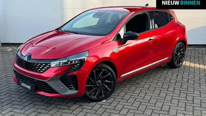 Rood Occasion 2024 Renault Clio V Esprit Alpine Hatchback | € 23.295 (Eerlijke prijs)