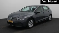 Grijs Gebruikt 2022 VW Golf VIII Life Hatchback | € 18.900 (Goede deal)