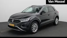 Zwart Gebruikt 2022 VW T-Roc Life SUV | € 22.700 (Eerlijke prijs)