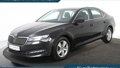 Zwart, metallic lak Gebruikt 2020 Skoda Superb Ambition Hatchback | € 21.800 (Eerlijke prijs)